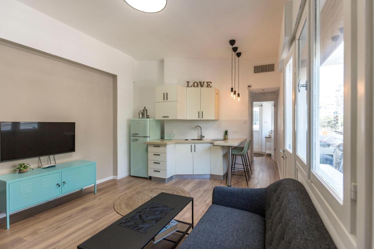 1B Patio Beach House Premium Location W/2 Balcony Тель-Авив Экстерьер фото